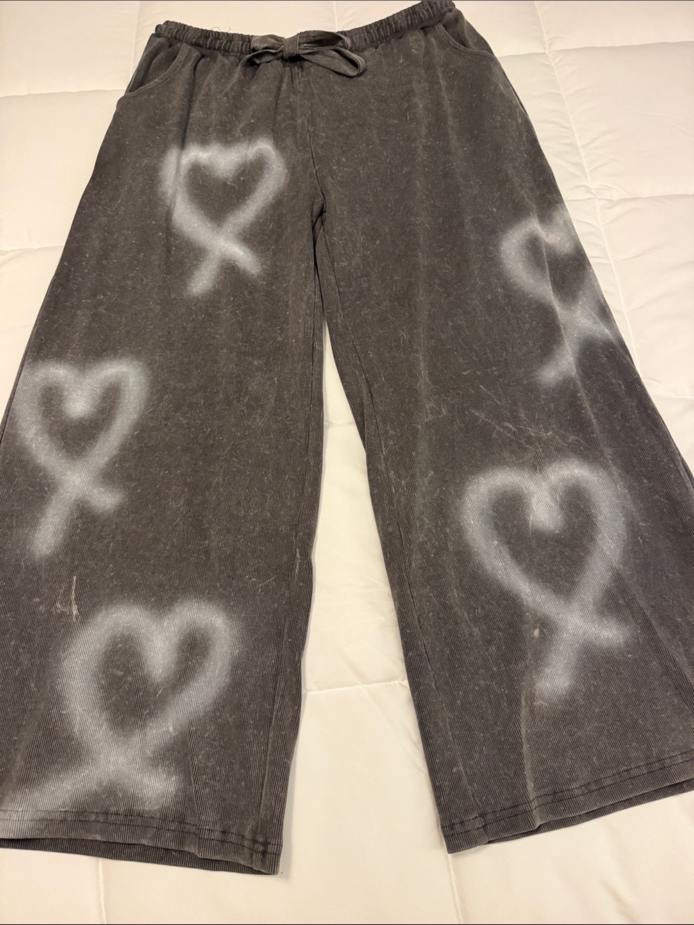 POL gray Wide-Leg Heart Spray-Print ribbed Sweatpants. NWT oversized Size L
